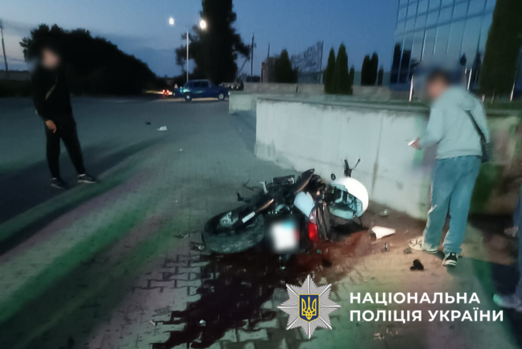 У Кельменцях у ДТП загинув 19-річний мотоцикліст